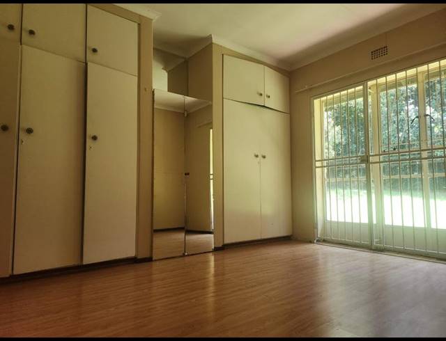 3 BEDROOM HOUSE FOR SALE IN KEMPTON PARK AH